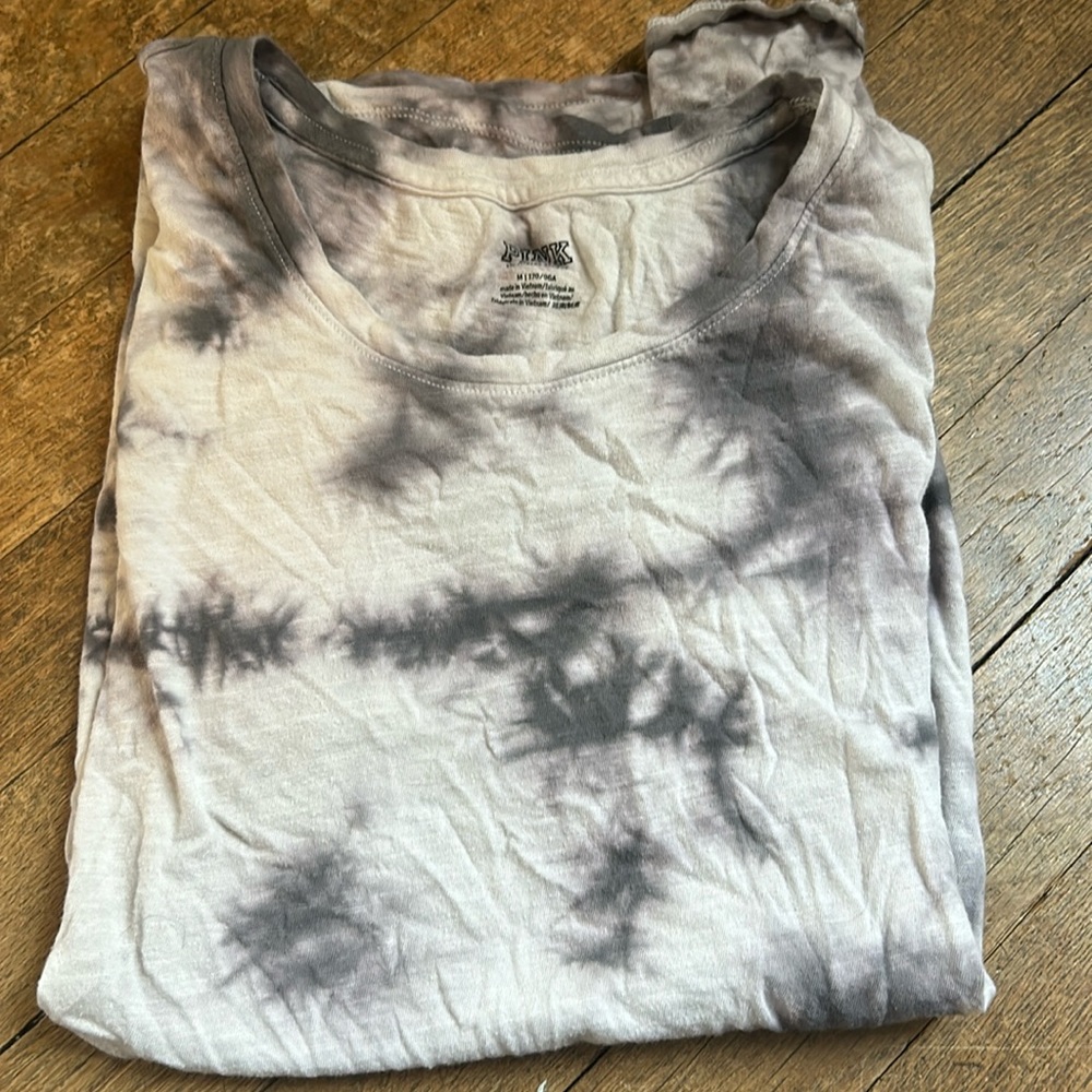 Victoria’s Secret basic tee tie-dye grey